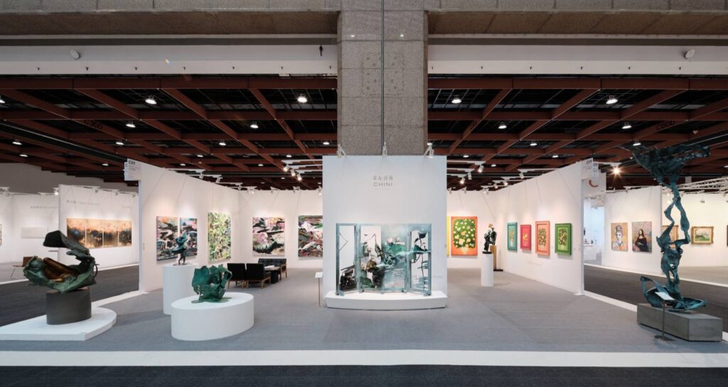 ▲海內外藝術家及國際畫廊的參展,凝聚了藝術交流的熱絡氣勢。(圖/畫廊協會 提供)
