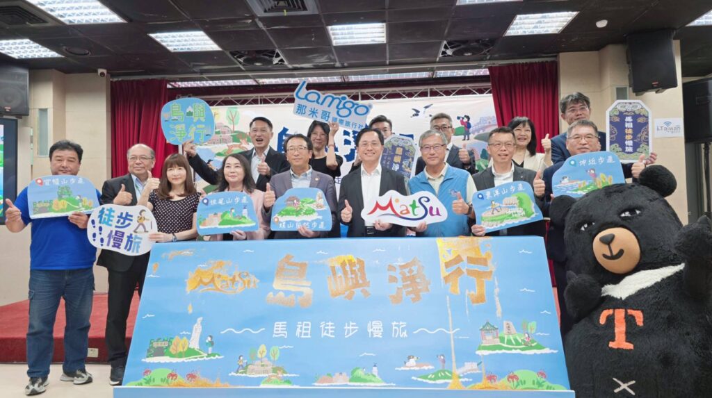 ▲出席活動貴賓開心合影留念,場面熱烈。(圖/觀光署 提供)